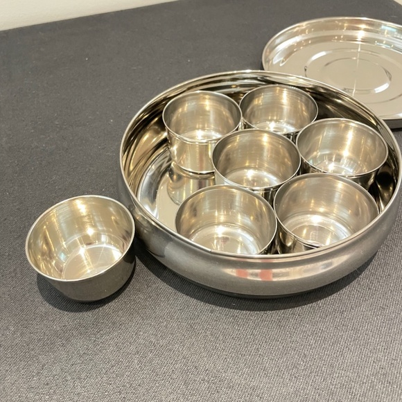 Nagina stainless steel spice box with scoop - Picture 1 of 3
